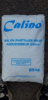 SEL EN PASTILLES CALINO POUR ADOUCISSEUR D'EAU EN 25 KG 40SACS/PALETT